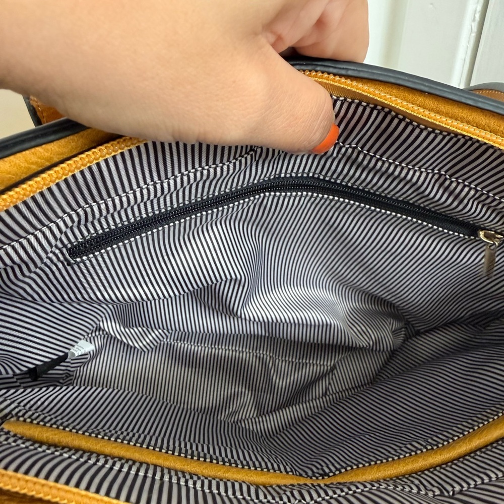Mustard yellow purse; gold hardware, zips. No brand - Picture 4 of 4